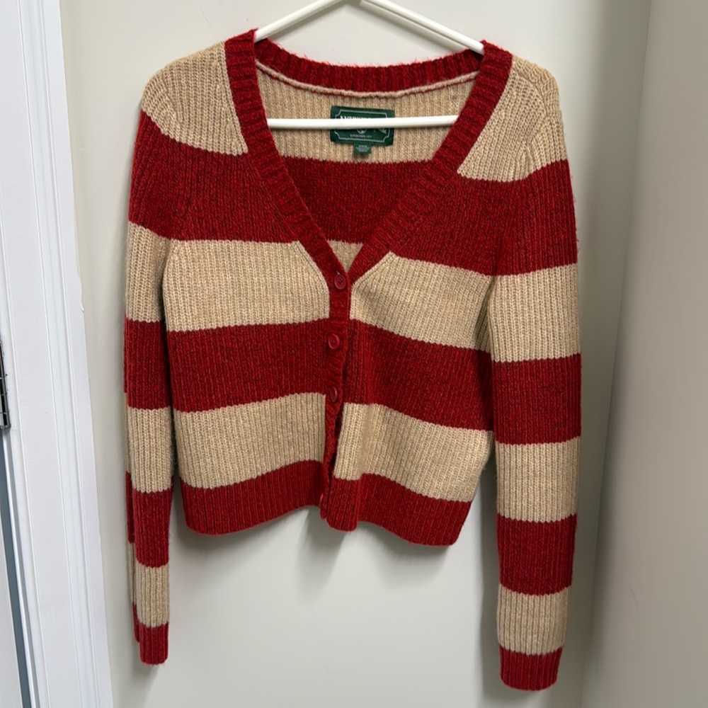 American Eagle size M sweater.  EEUC